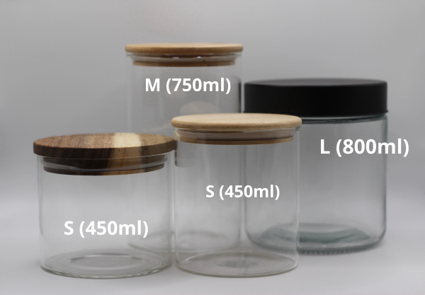 „Paws off – xxx’s Treats!“