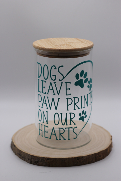 " DOGS LEAVE PAW PRINTS ON OUR HEARTS“
