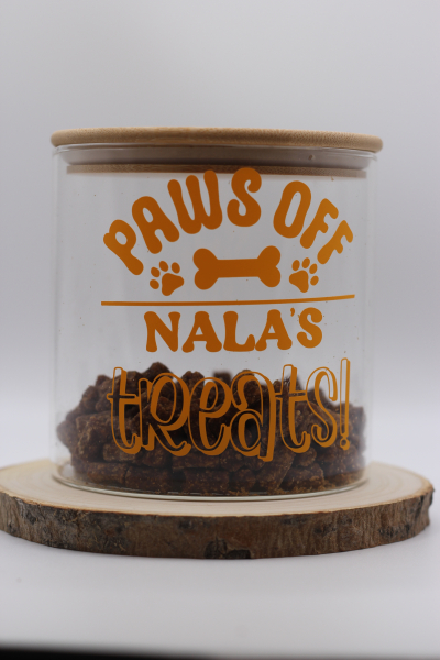 „Paws off – xxx’s Treats!“