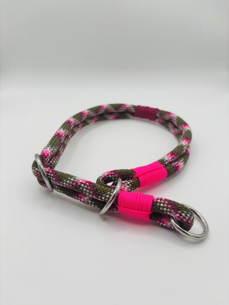 Retriever-Set Wild Berry Woods